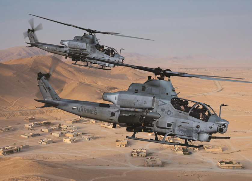 中東の砂漠地帯を飛ぶAH-1Z（Image：Bell）