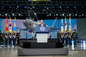 KF-21「ポラメ（若鷹）」完成披露式典での韓国・文在寅大統領（Image：KAI）