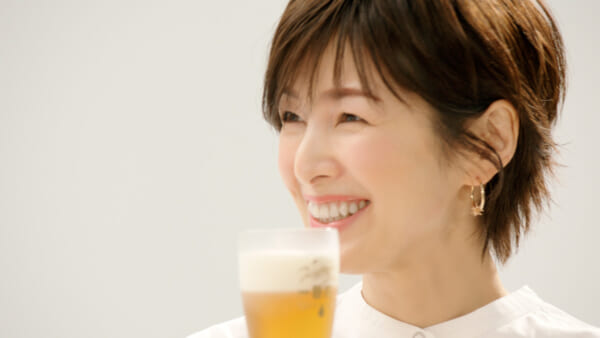 「キリン一番搾り 糖質ゼロ」sinn TVCMでの吉瀬美智子さん