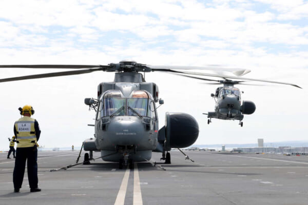 空母クイーン・エリザベスに着艦するマーリンMk2・クロウズネスト（Image：Crown Copyright）