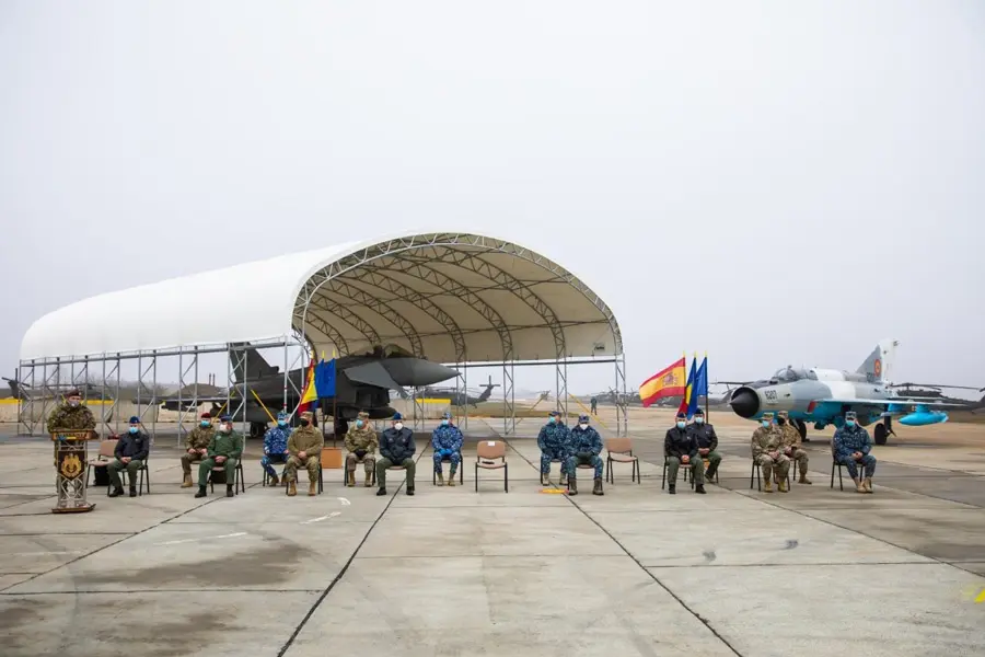 ルーマニア空軍のMiG-21とスペイン空軍のユーロファイター（Image：スペイン空軍）