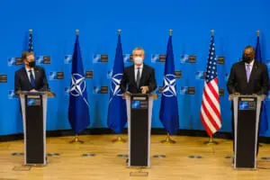 記者会見するブリンケン国務長官（左）ストルテンベルグNATO事務総長（中）オースティン国防長官（右）（Image：NATO）