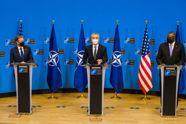 記者会見するブリンケン国務長官（左）ストルテンベルグNATO事務総長（中）オースティン国防長官（右）（Image：NATO）