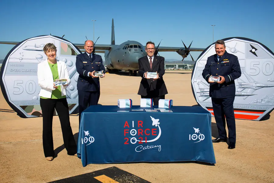 オーストラリア空軍創設100周年 首都キャンベラで祝賀飛行 オーストラリア空軍創設100周年 首都キャンベラで祝賀飛行