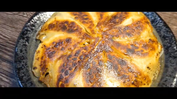 料理研究家リュウジさんの「至高の餃子」（スクリーンショット）