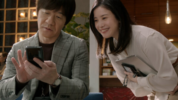 三井住友銀行の新CM新CMシリーズ「UPDATE！SMBC -これからの銀行を、ためそう。-」での内村光良さんと吉高由里子さん