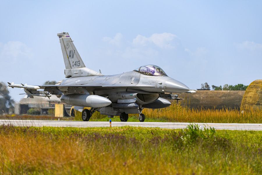 ギリシャに到着したアメリカ空軍のF-16（Image：USAF）