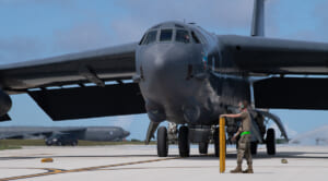 グアム島アンダーセン空軍基地に到着したB-52H（Image：USAF）