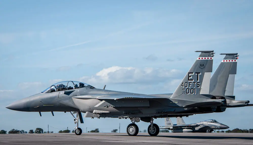 アメリカ空軍F-15の最新モデル F-15EXを「イーグルII」と命名して