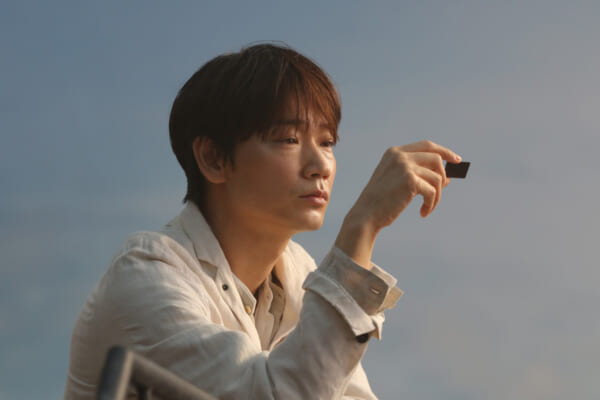 ロッテ「カカオの恵み」の新CMに綾野剛が出演