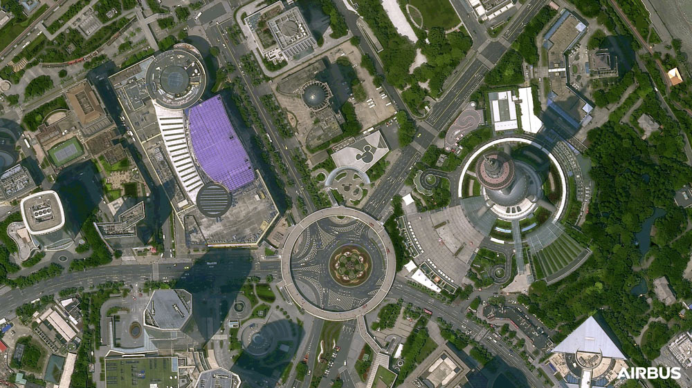 プレアデス・ネオ3号機が撮影した東方明珠電視塔と上海金融中心（Image：Airbus）