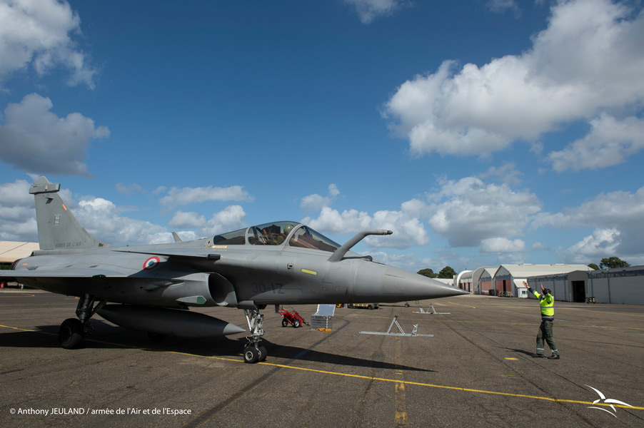 タクシーアウトするラファール（Image：フランス航空宇宙軍）