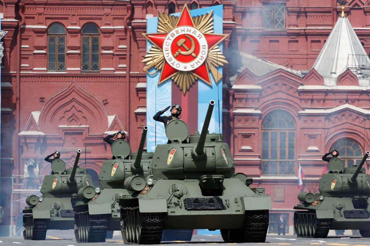 当時の戦車も参加！対独戦勝記念日にロシア各地で軍事パレード