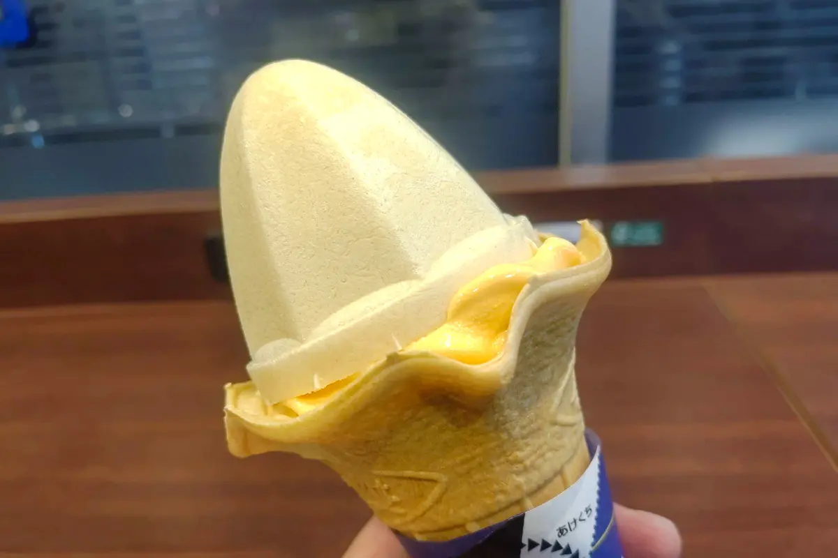 今でも「ミニストップ」で見られるソフトクリーム用の「デザートキャップ」