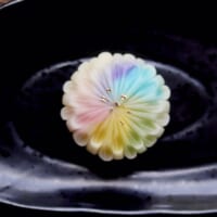 山形県で和菓子店を営む土屋さん。この日は花火をイメージした創作和菓子を投稿。