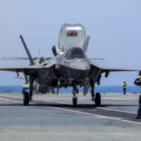 発艦を待つイギリスのF-35B（Image：Crown Copyright）