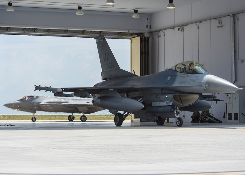 アメリカ空軍のF-16とF-35A（Image：USAF）