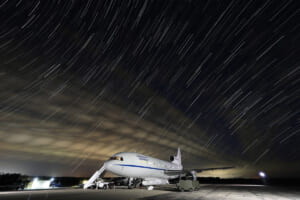 ペガサス XLロケットを搭載し離陸を待つ発射母機L-1011「スターゲイザー」（Image：USSF）
