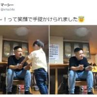 突然手錠をかけられドキッ！哀愁漂う父の表情に13万いいね