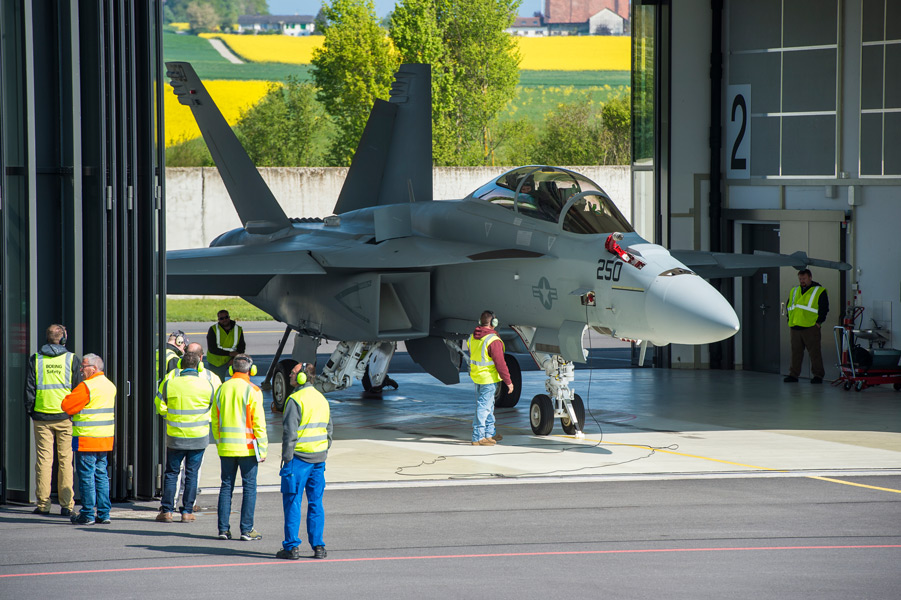 スイス空軍の評価試験を受けるF／A-18F（Image：スイス連邦防衛・国民保護・スポーツ省）