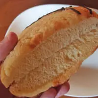 底面はソフトパンに切れ込みを入れた形跡が。
