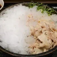 砕氷船になったつもりで、雪山をかきわける