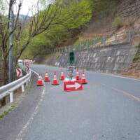 何か見覚えがあるような仮設信号機……