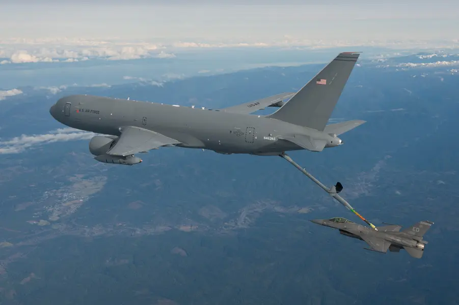 空自向けKC-46、初飛行成功 年内に初納入