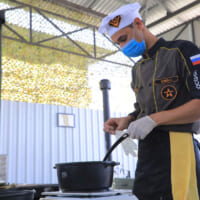 「フィールドキッチン」競技で調理するロシアの調理兵（Image：ロシア国防省）