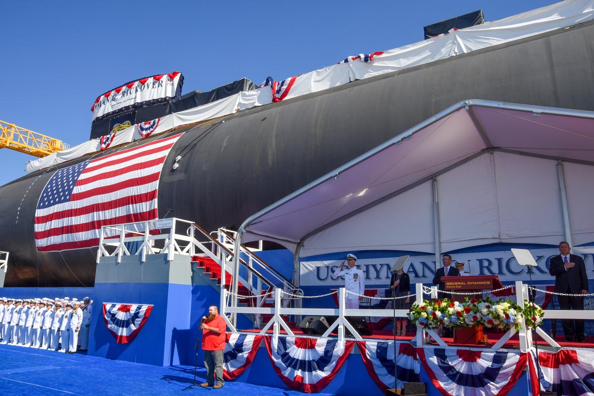 アメリカ原子力潜水艦リッコーヴァー命名式　由来はアメリカ「原子力海軍の父」