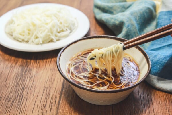 「麺つゆ×鶏ガラ」のそうめんつゆアレンジレシピに箸が止まらない