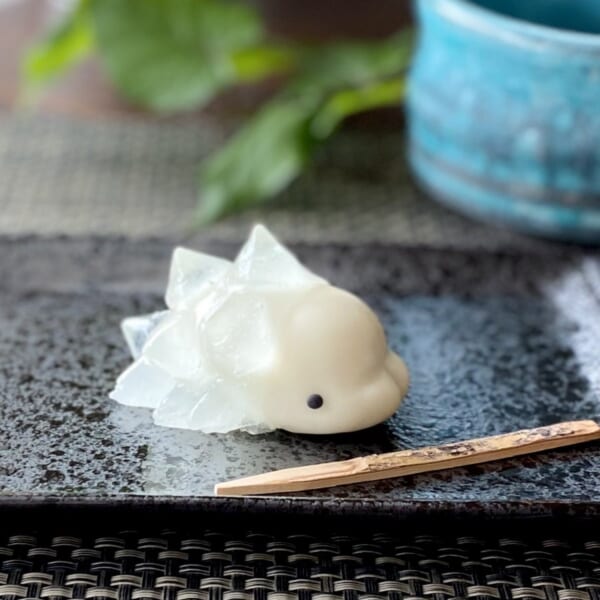 かわいすぎて食べられない　ポケモン「ユキハミ」の練り切り和菓子
