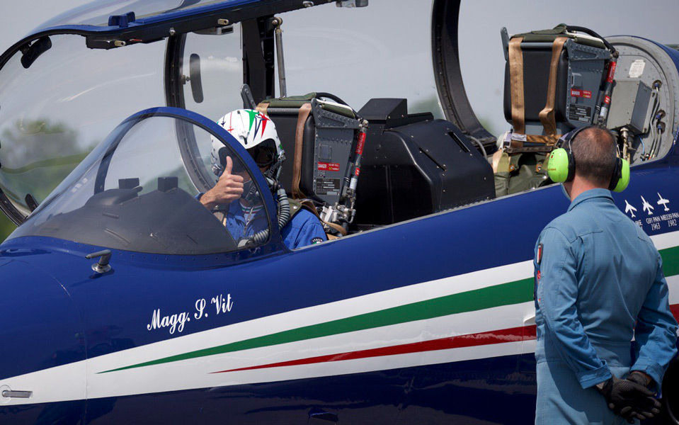 離陸準備を進めるパイロット（Image：イタリア空軍）