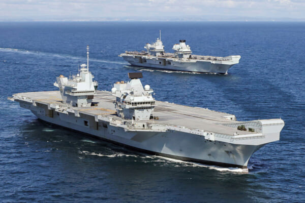 イギリスの空母プリンス・オブ・ウェールズ（手前）とクイーン・エリザベス（Image：Crown Copyright）