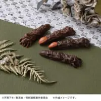 溶かしたチョコレートをトレーに注ぎ、冷ましてから冷蔵庫で1～2時間冷やすだけ