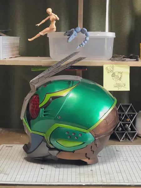 ヘルメットを横から見たところ