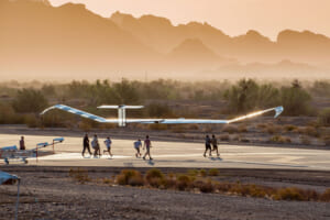 離陸するソーラー無人機ゼファーS（画像：Airbus）
