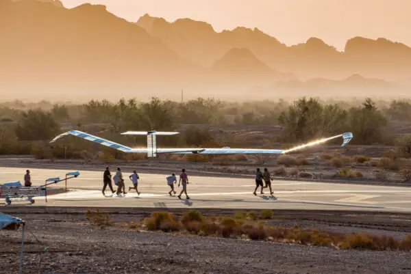 離陸するソーラー無人機ゼファーS（画像：Airbus）