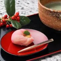 お茶席で使われる黒文字楊枝はほとんど国産ではない（菊水産業提供）