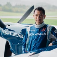 レース機と室屋義秀選手（(c) Lexus Pathfinder Air Racing / Yusuke Kashiwazaki）