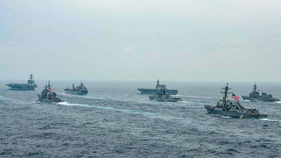 ベンガル湾を航行する「マラバール2021」参加艦艇（画像：U.S.Navy）