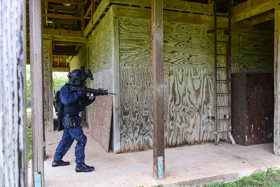 訓練中の特別警備隊員（画像：U.S.Navy）