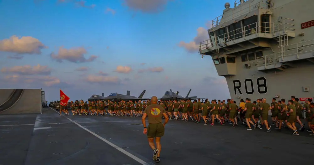 イギリス空母クイーン・エリザベスでのバースデーラン（画像：USMC）