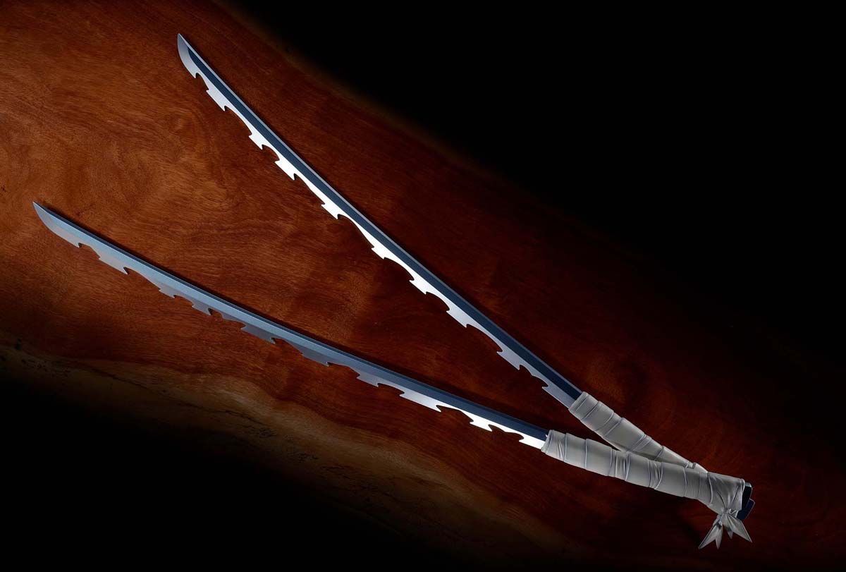 シリーズ初の二刀流「鬼滅の刃」伊之助の日輪刀が約1／1サイズで公式立体化