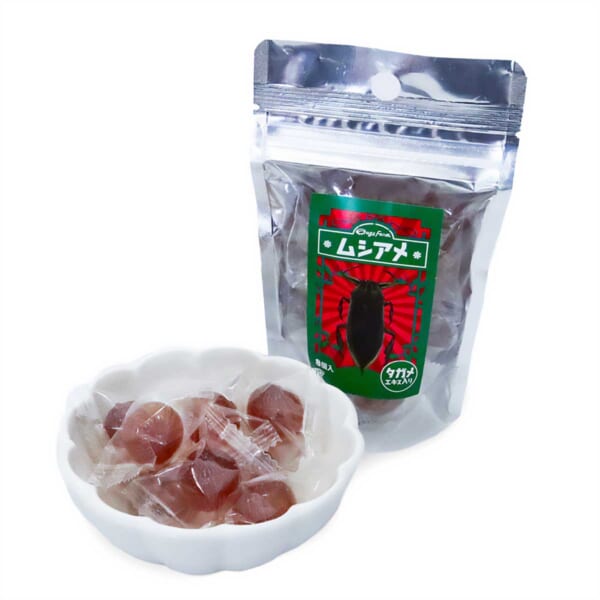 タガメのエキスを配合した「ムシアメ（税抜300円）
