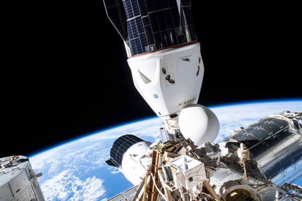国際宇宙ステーションにドッキングしたクルードラゴン（画像：NASA）