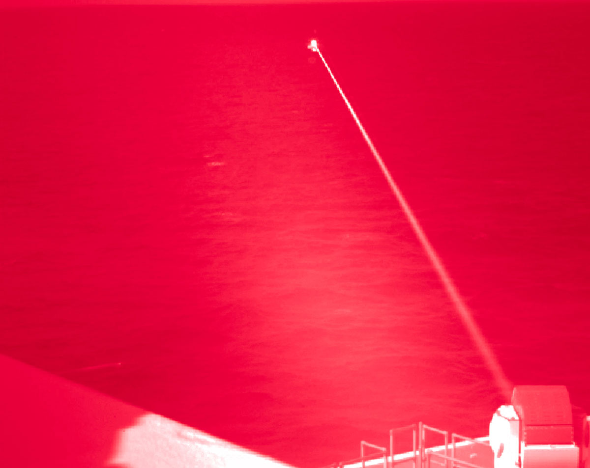 アメリカ海軍　中東アデン湾でレーザー兵器の実射試験を実施