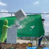 グリーンバットでビルを破壊（佐藤高成さん提供）