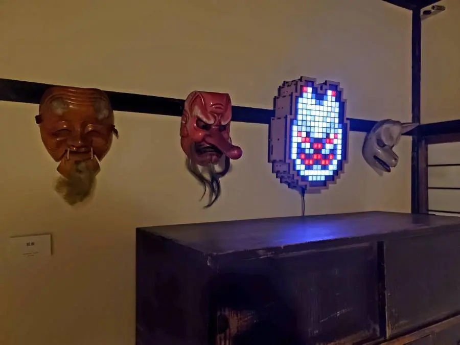 懐かしいけど新しい LED使用のピクセルアート作品がまさに光の彫刻