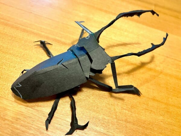 紙製のギラファノコギリクワガタを6歳児が制作　再現度に驚きの声